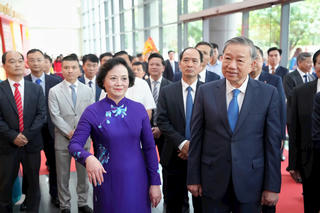 Xây dựng đội ngũ cán bộ, công chức, viên chức góp phần “trồng cây, vun gốc” trong sự nghiệp cách mạng