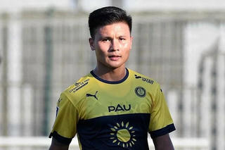 Quang Hải thi đấu nhạt nhòa trong trận Pau FC thua Sochaux 0-3