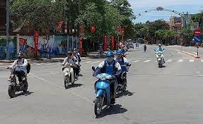 Thủ đô Hà Nội ngày nắng nóng, chiều tối và đêm có mưa rào