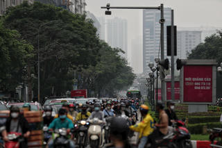 Hàng loạt phương tiện đi vào đường BRT khiến 'buýt nhanh' thành 'buýt chậm'