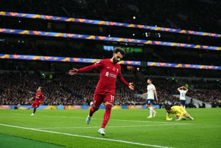 Salah lập cú đúp giúp Liverpool thắng 2-1 Tottenham