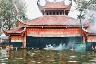 Phía sau sân khấu thủy đình