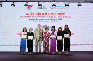 Hỗ trợ học bổng suốt 7 năm cho nữ sinh dân tộc thiểu số