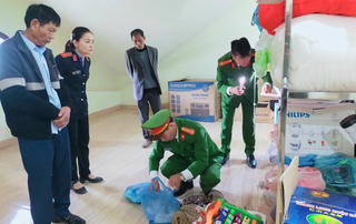 Hai bố con bị khởi tố vì khai thác trộm khoáng sản 