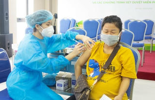 Ngày 15/5: Thêm gần 2.000 trường hợp mắc mới Covid-19