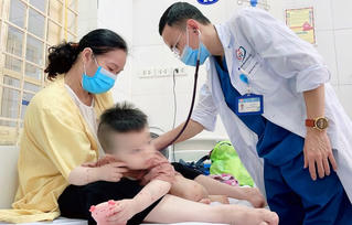 Cẩn trọng với 'cao điểm' dịch tay chân miệng ở trẻ em
