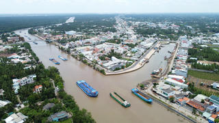 Hạ tầng miền Tây gặp khó