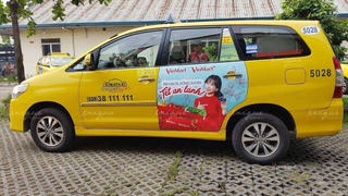Quảng cáo trái phép trên taxi