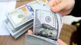 Ngày 12/4: Tỷ giá USD trong nước tăng mạnh