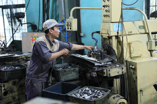 Làm gì để phục hồi thị trường lao động?