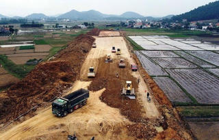 Dự án Cao tốc Bắc-Nam nguy cơ chậm tiến độ vì thiếu mặt bằng, vật liệu