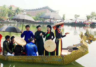 Người bén duyên quan họ