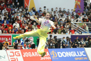 Bài biểu diễn kiếm thuật của cô gái vàng môn Wushu Dương Thúy Vi