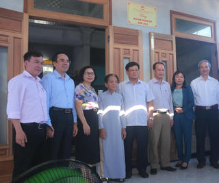 Mặt trận các tỉnh Bắc Trung Bộ trao nhà Đại đoàn kết tại Thừa Thiên - Huế
