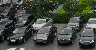 “Tận dụng” xe công