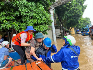 Khi lũ tràn về