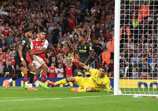 Arsenal giành chiến thắng 2-1 trước Aston Villa