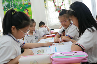 Hà Nội tăng hàng chục nghìn học sinh đầu cấp, trường lớp sẽ ra sao?