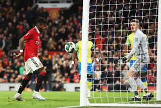 Thắng Nottingham, Man Utd tiến vào chung kết Carabao Cup