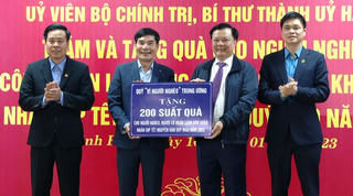 Bí thư Thành ủy Hà Nội tặng quà Tết tại Ninh Bình