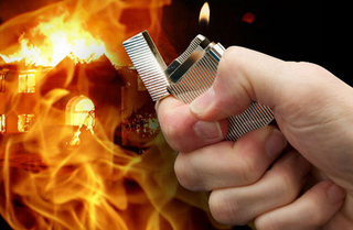 Mẹ kế tẩm xăng đốt sách vở con chồng khiến cả nhà gặp họa