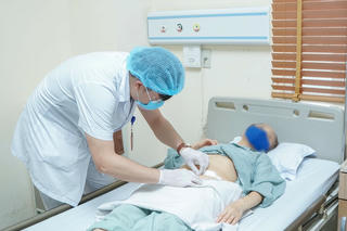 Phẫu thuật thành công cho người phụ nữ có 2 bàng quang