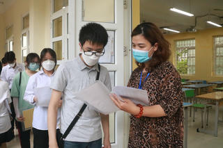 Thi vào lớp 10 THPT tại Hà Nội: Mòn mỏi chờ môn thi thứ 4
