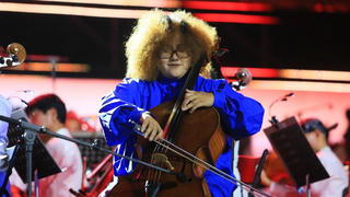 Nghệ sĩ cello Trần Hồng Nhung: Dữ dội và sâu lắng