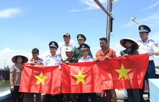 'Cảnh sát biển đồng hành với ngư dân' ở Quảng Nam