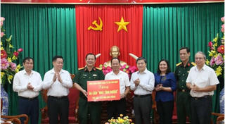 Tặng 9 căn nhà tình nghĩa cho gia đình chính sách ở Bến Tre