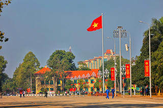 Đường phố Hà Nội trang hoàng rực rỡ mừng Đảng, mừng Xuân Quý Mão 2023