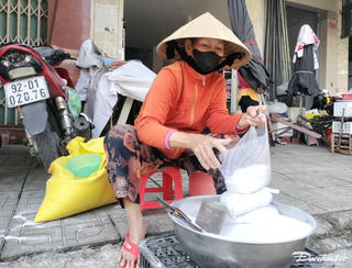 Bán cát dùng cho lư hương, nghề 'đặc biệt' ở xứ Quảng