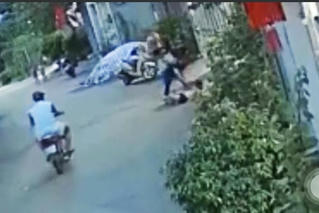 Sơn La: Tạm đình chỉ công tác một nữ giáo viên trường mầm non