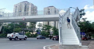 Hà Nội: Đề xuất xây cầu vượt cho người đi bộ qua đường Trịnh Văn Bô