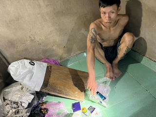 Cõng 3 tiền án, tiếp tục tàng trữ trái phép chất ma tuý