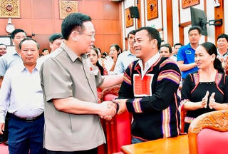 Chủ tịch Quốc hội thăm, tặng quà gia đình chính sách, hộ nghèo tại Gia Lai