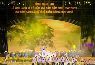 Chủ tịch nước Nguyễn Xuân Phúc dự Lễ vinh danh Nữ sĩ Hồ Xuân Hương