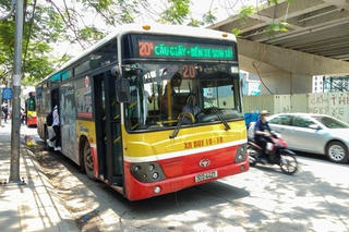 Nâng chất lượng xe buýt: Tưởng dễ mà khó