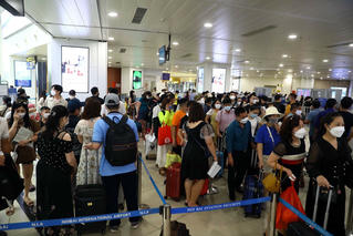 Sân bay Nội Bài đón 104.000 lượt khách trong ngày cao điểm Tết 2023
