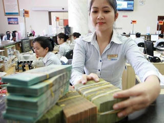 Tăng lãi suất để hóa giải những cú sốc