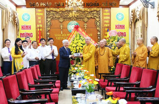 BẢN TIN MẶT TRẬN: Chủ tịch Đỗ Văn Chiến chúc mừng Đại lễ Phật đản năm 2023 tại Chùa Quán Sứ