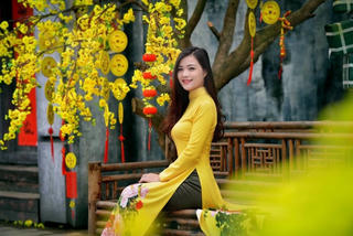 Những người đưa câu chuyện văn hoá lên tà áo dài Việt Nam