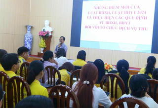 Nghiệp vụ tiếp nhận giải quyết thủ tục hành chính với nhân viên bưu điện