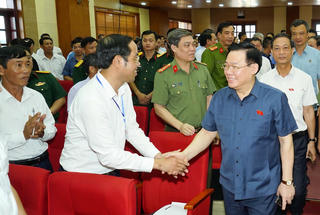 Chủ tịch Quốc hội Vương Đình Huệ tiếp xúc cử tri TP Hải Phòng