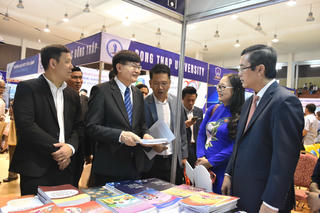 Triển lãm giáo dục đại học Việt Nam: Thúc đẩy hơn nữa hợp tác giáo dục Việt Nam - Lào