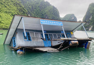 Nhà bảo tồn lớp học nổi trên vịnh Hạ Long bị chìm 