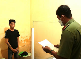 Mua bán súng, đạn thật 2 đối tượng ở Trà Vinh bị khởi tố, bắt giam 