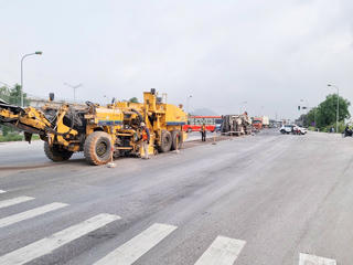 Chủ đầu tư thảm lại mặt đường tuyến tránh thành phố Vinh