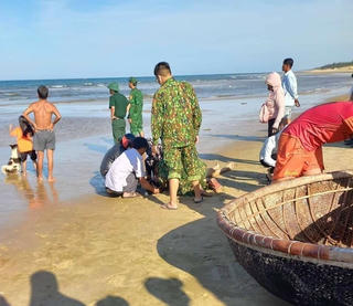 Quảng Nam: Tắm biển, một em học sinh bị đuối nước thương tâm
