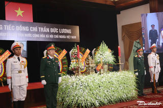 Những dòng sổ tang tiễn biệt nguyên Chủ tịch nước Trần Đức Lương tại TP Hồ Chí Minh